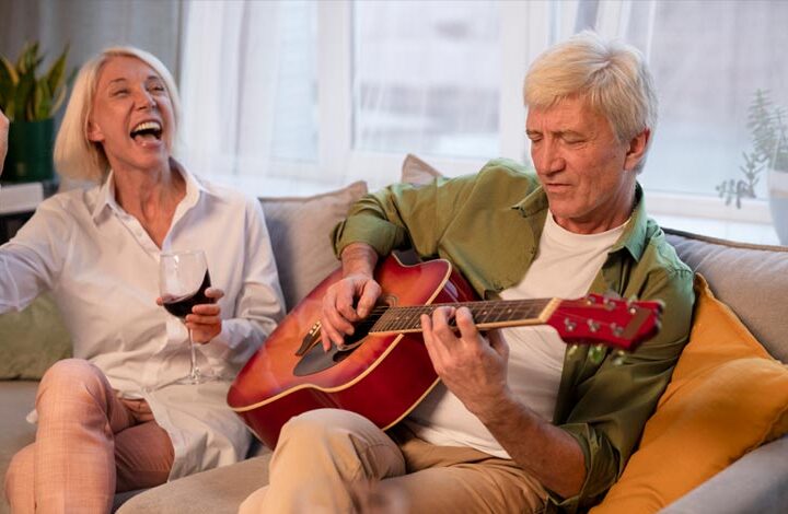 7 Maneiras Pelas Quais a Musicoterapia Melhora a Memória e o Humor em Pacientes com Alzheimer